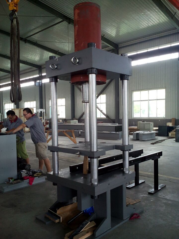 2000KN΢�C(j��)�����Һ�ŷ����ɉ���ԇ�(y��n)�C(j��)